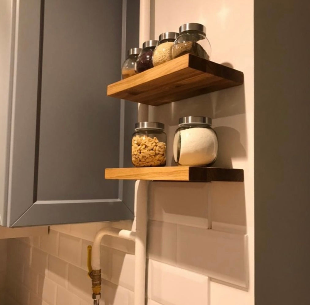 Balda Flotante de Pared en Roble Macizo Barnizado – Estante de Madera Maciza para Pared