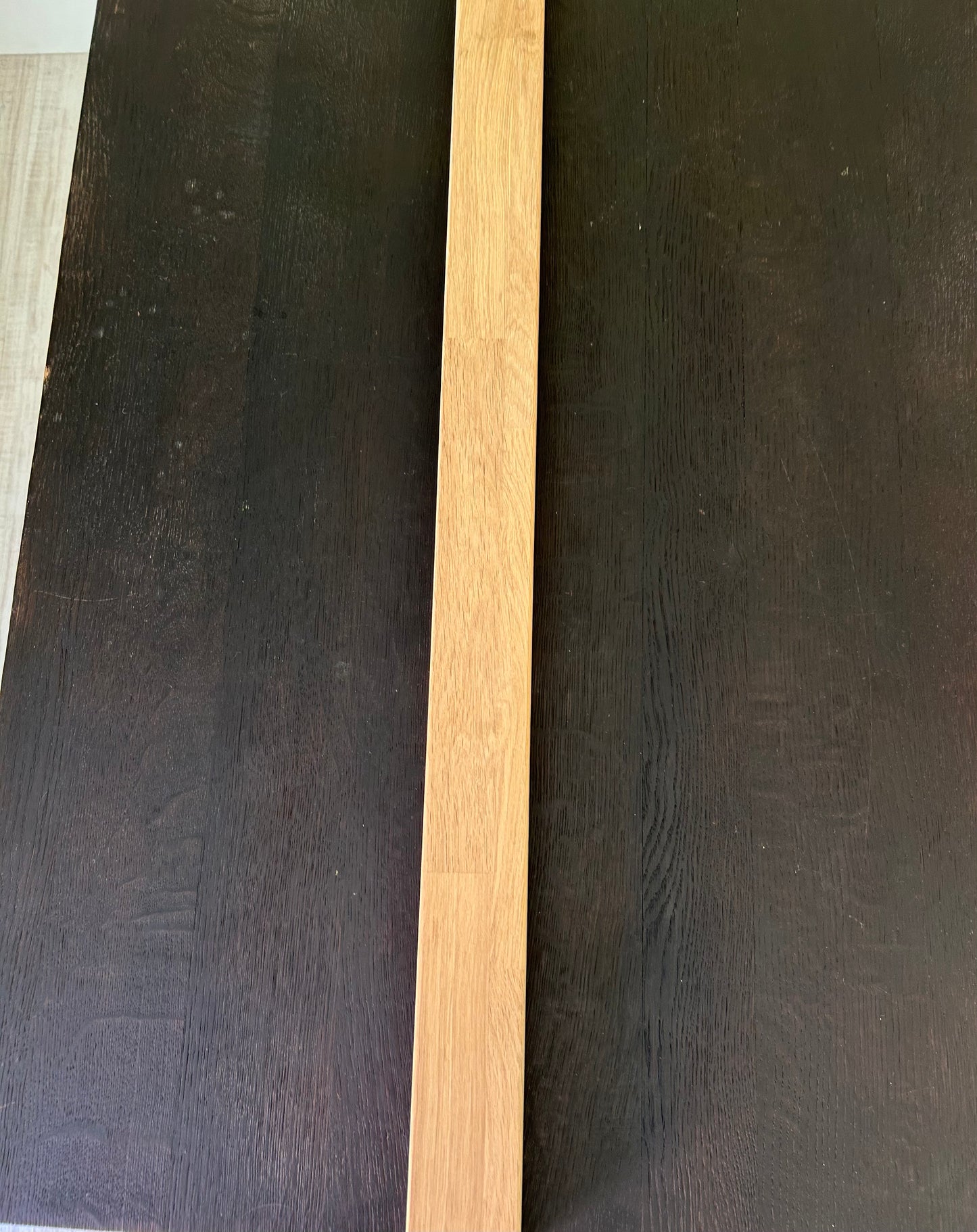 PASAMANOS DE ROBLE DE LAMINA FINGER JOINT CON RANURA