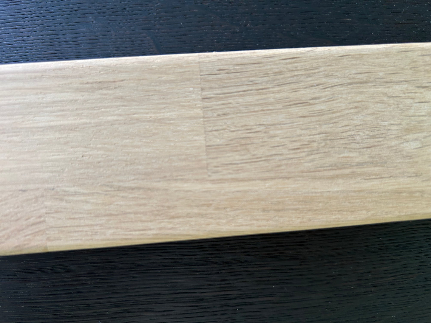 PASAMANOS DE ROBLE DE LAMINA FINGER JOINT CON RANURA