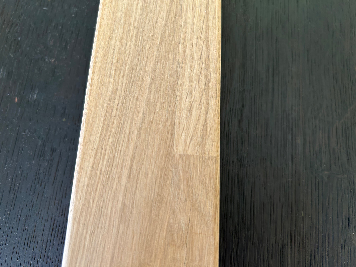 PASAMANOS DE ROBLE DE LAMINA FINGER JOINT CON RANURA