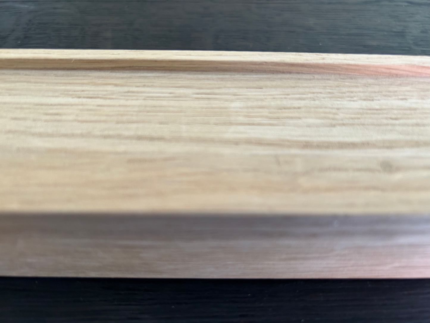 PASAMANOS DE ROBLE DE LAMINA FINGER JOINT CON RANURA