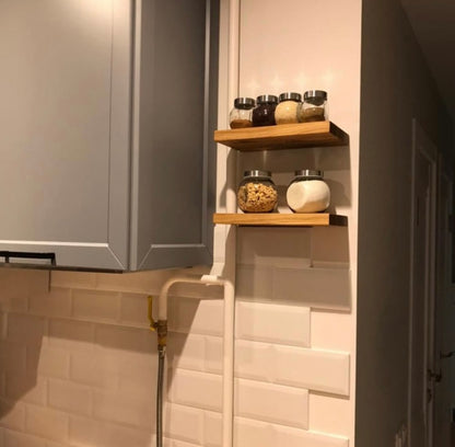 Balda Flotante de Pared en Roble Macizo Barnizado – Estante de Madera Maciza para Pared